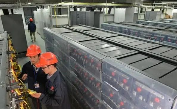鉛酸蓄電池如何加水來延長電池蓄電能力，需要注意哪些細(xì)節(jié)？