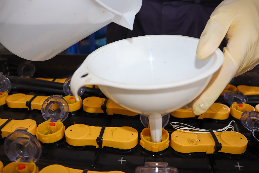 鉛酸電池加液有用嗎？蒸餾水、電解液、修復液有什么區別