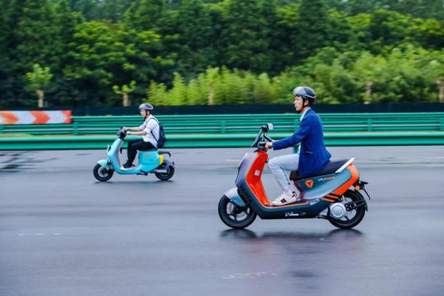 天氣轉涼，請注意查收你的電動車電池保養(yǎng)手冊！